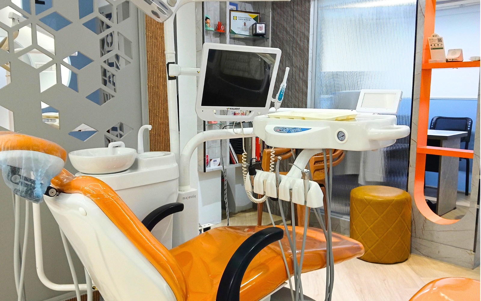 Treatment room with monitor-equipped dental chair